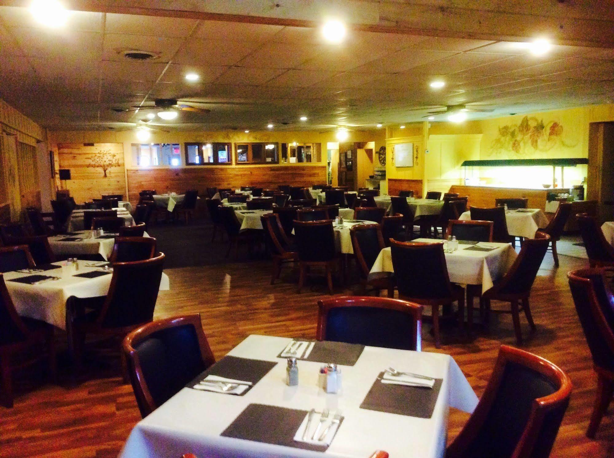 Forty Club Inn Deerwood Extérieur photo