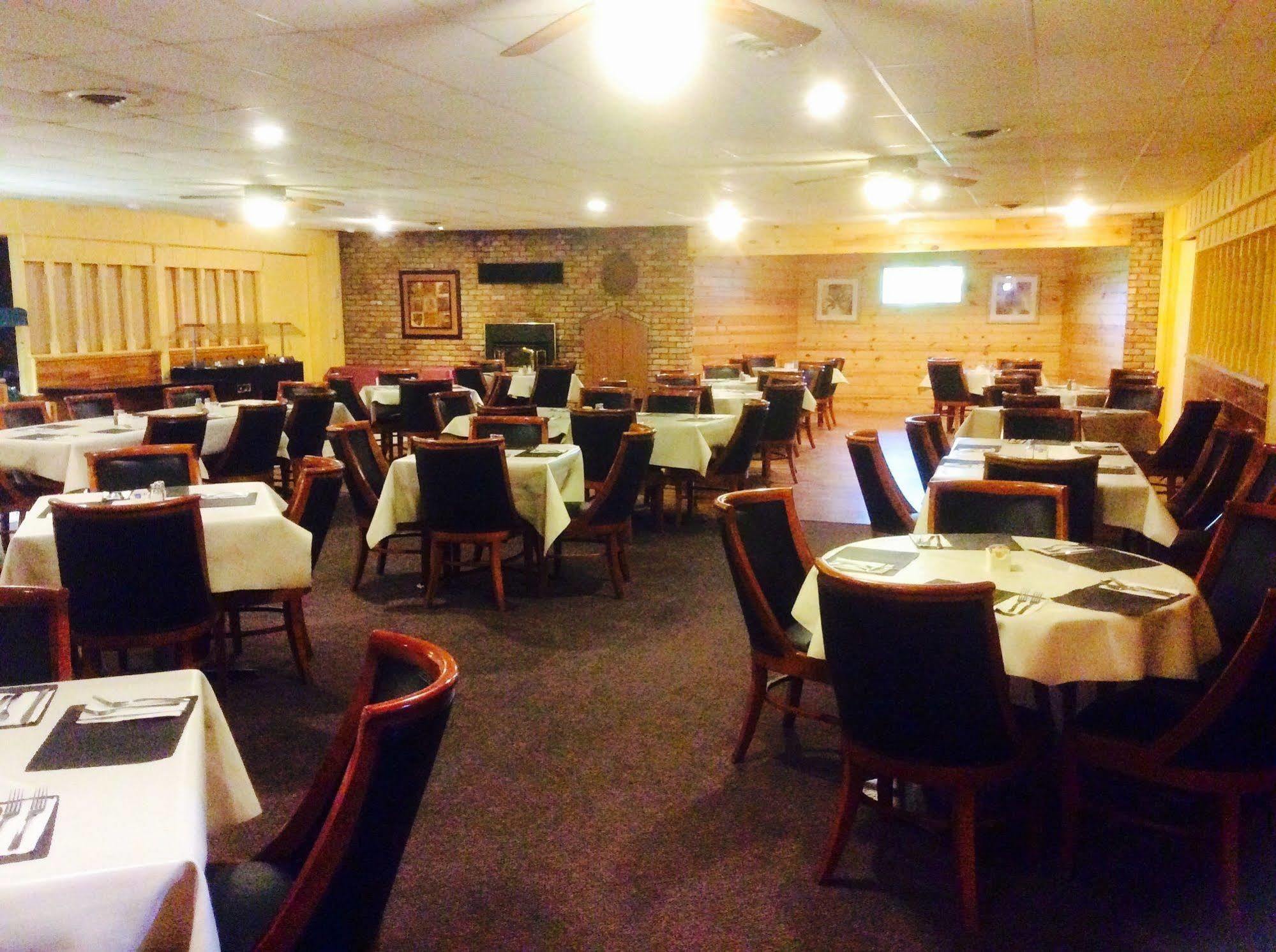Forty Club Inn Deerwood Extérieur photo