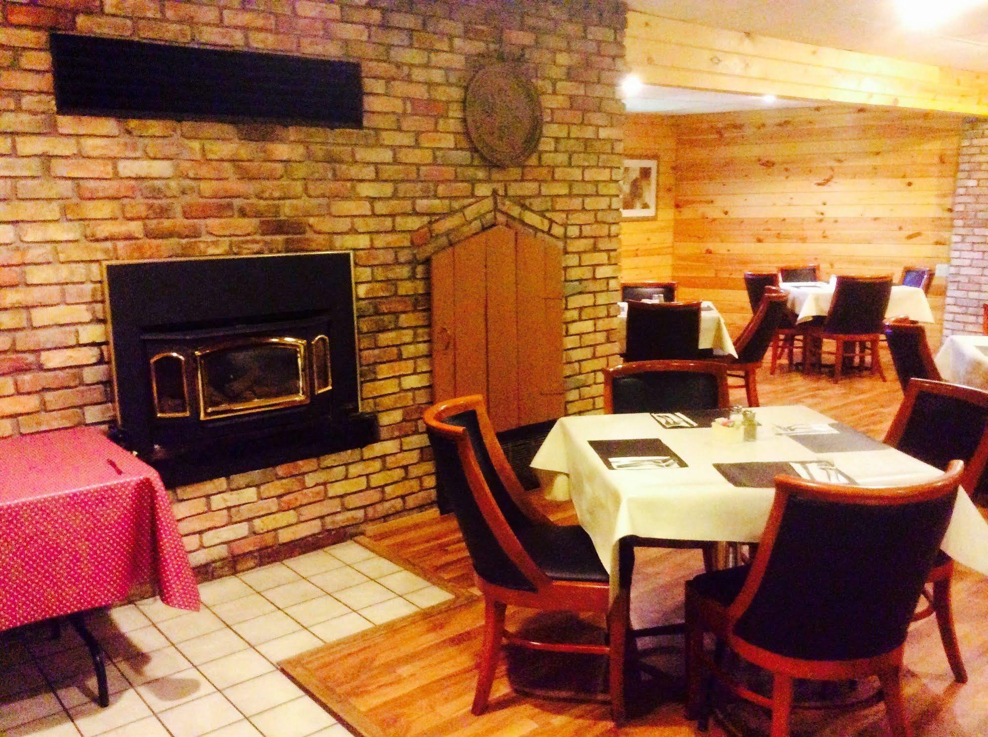 Forty Club Inn Deerwood Extérieur photo