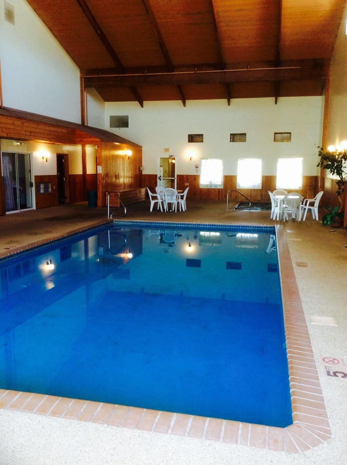 Forty Club Inn Deerwood Extérieur photo